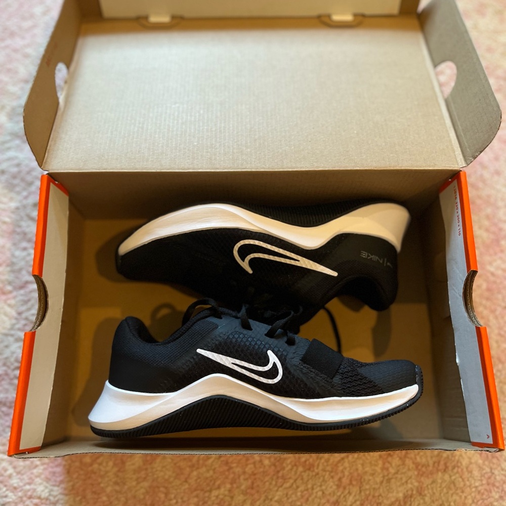 Nike Black, White & Gray MC Trainer 2 - Women's Size 6